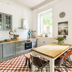 Großzügige 185m2-altbauwohnung In Bestlage 7zimmer-2bäder-2küchen-2wcs Apartment Hamburg